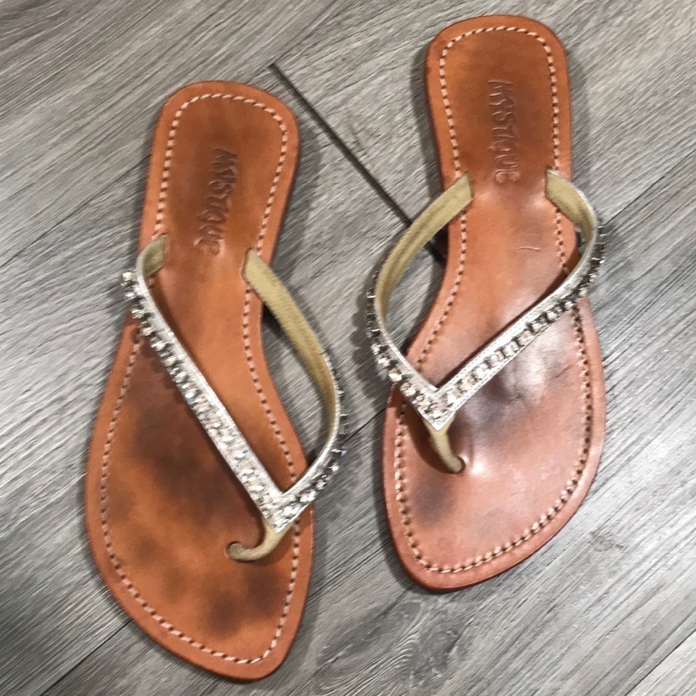 Mystique Silver Rhinestone Thong Style Leather Sandals size 8